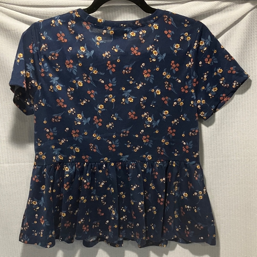 Bobeau Women's Floral Short Sleeve Top - Navy and Red - Picture 3 of 5
